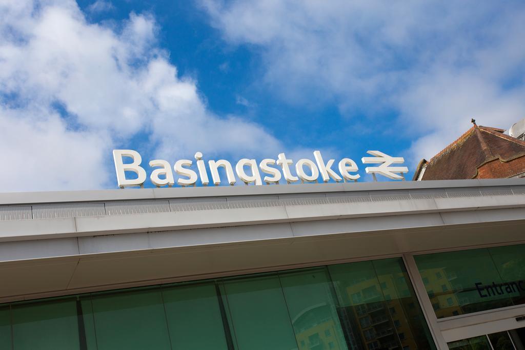 Linx Apartments Skyline Plaza Basingstoke Exterior photo